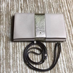 Clutch light mocha with gold in the center